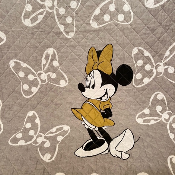 Disney Mini Mouse Grey Comforter 64”x89”
E - Picture 3 of 4